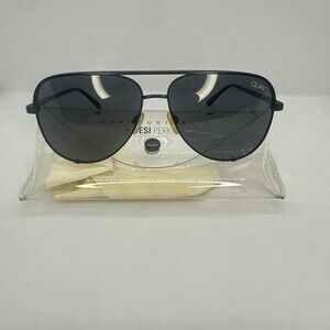 Quay Australia x Desi Perkins Polarized 126 Black Sunglasses w/ Case Gently Used